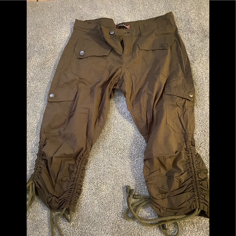 Ladies Capri Cargo Pants Size Medium